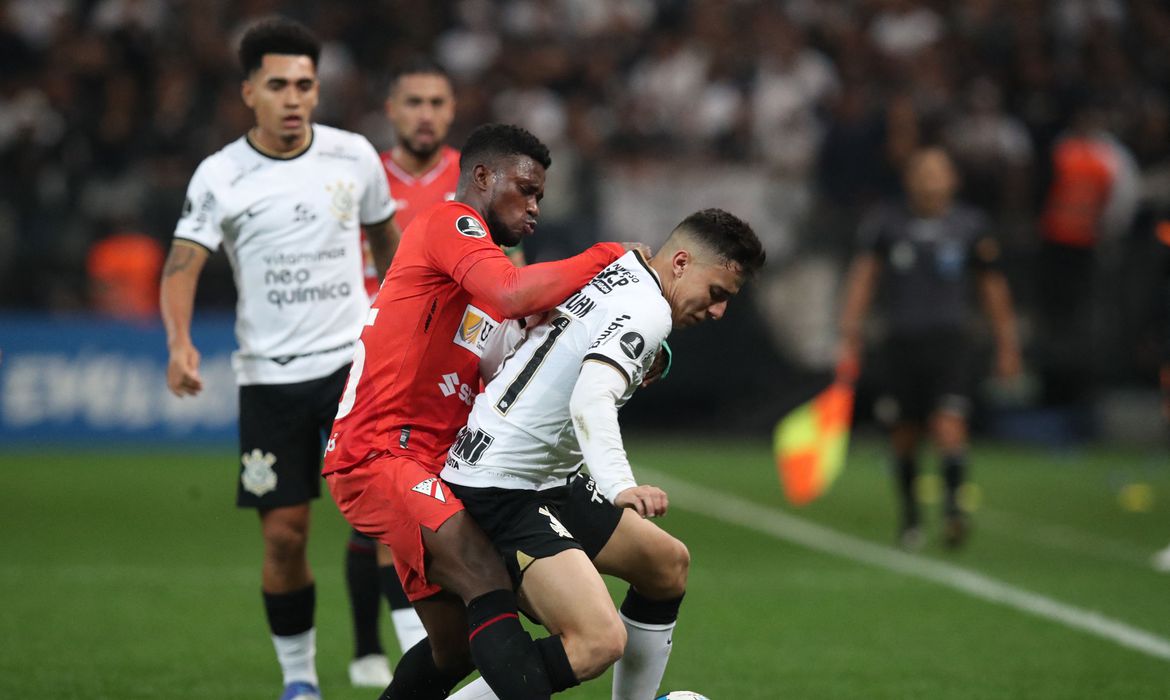 Corinthians empata em Itaquera para avançar na Libertadores