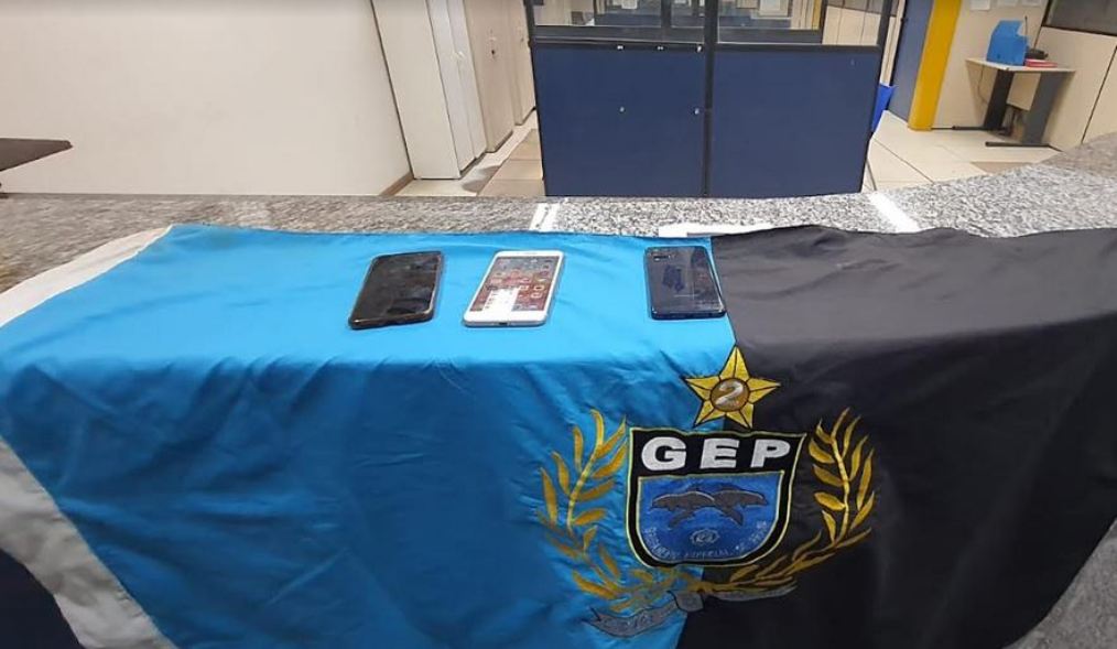 Guardas municipais recuperam celulares furtados na Barra da Tijuca
