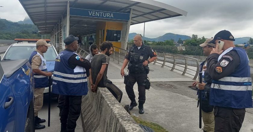 BRT Seguro prende duas pessoas após furto de 200 metros de fios em estação em Jacarepaguá