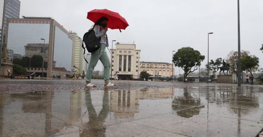 Com a chegada de frente fria, Alerta Rio faz previsão de chuva e vento fortes para a capital