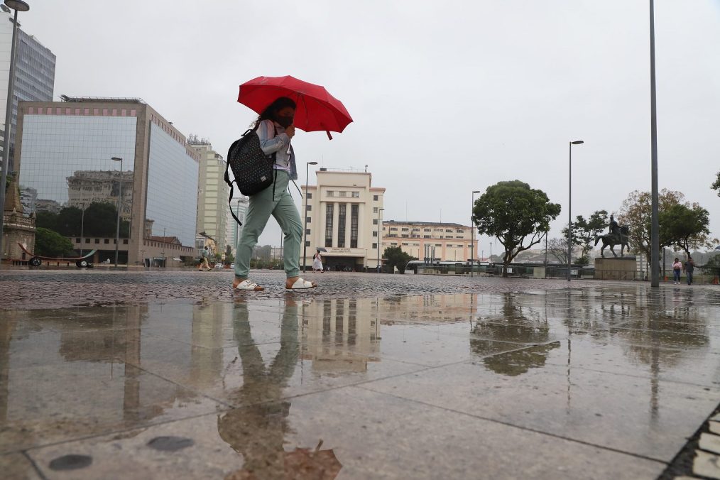 Com a chegada de frente fria, Alerta Rio faz previsão de chuva e vento fortes para a capital