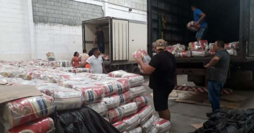 Cestas de alimentos são entregues a municípios pernambucanos em estado de calamidade