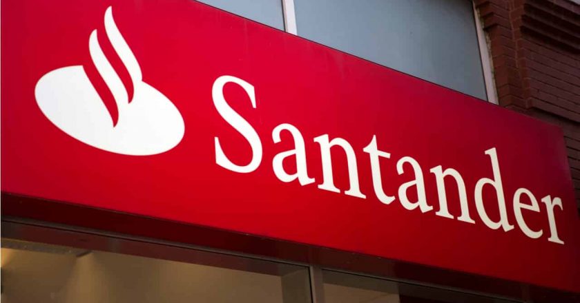 Procon Carioca notifica Santander por falha no aplicativo