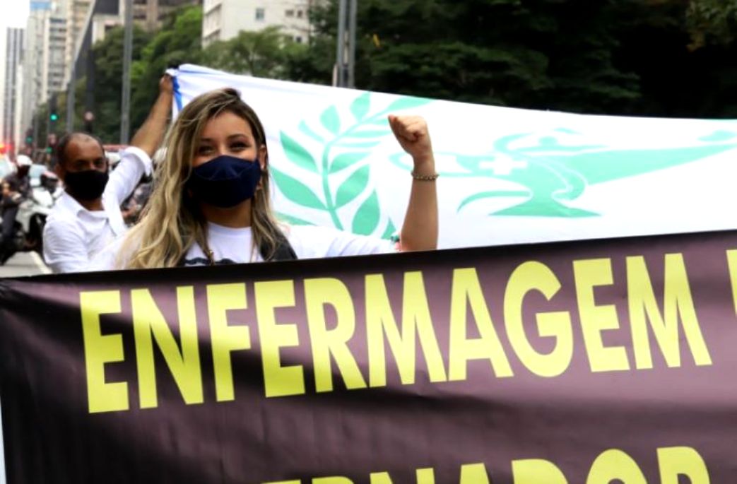 Profissionais de enfermagem por todo o Brasil, governo e congresso se mobilizam a favor do piso nacional