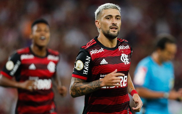 Flamengo vence o Santos no Maracanã