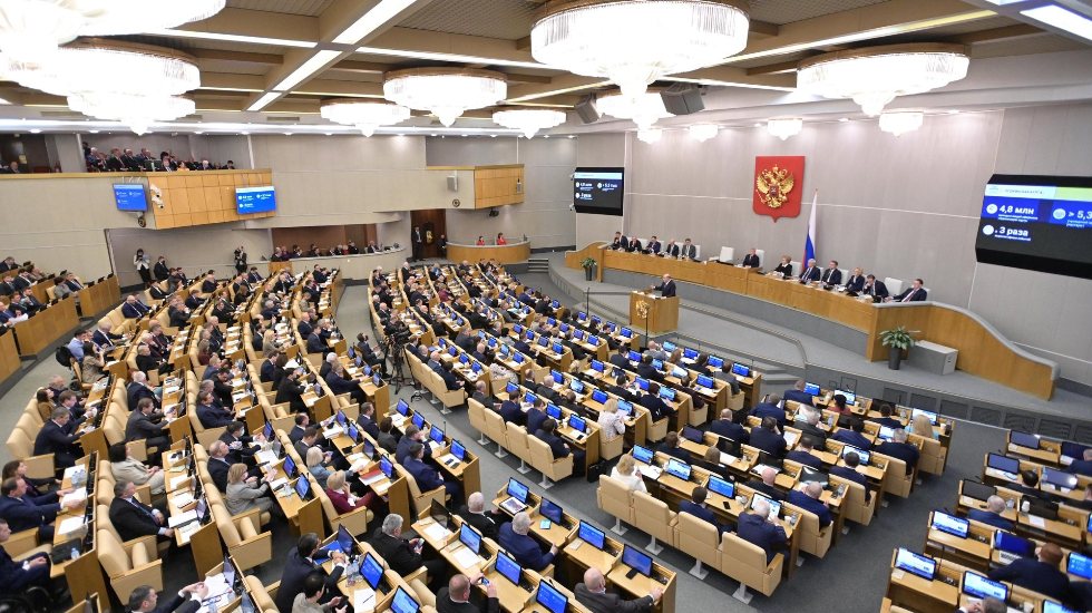 Parlamento russo aprova lei anti-LGBT