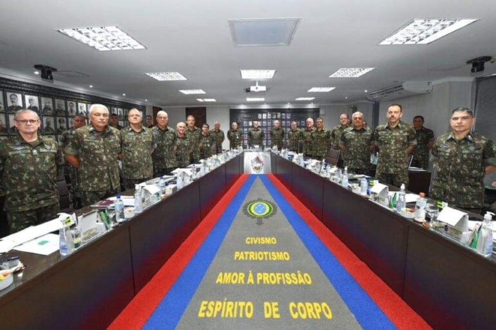 Comandante do Exército reúne generais em reunião de emergência em Brasília