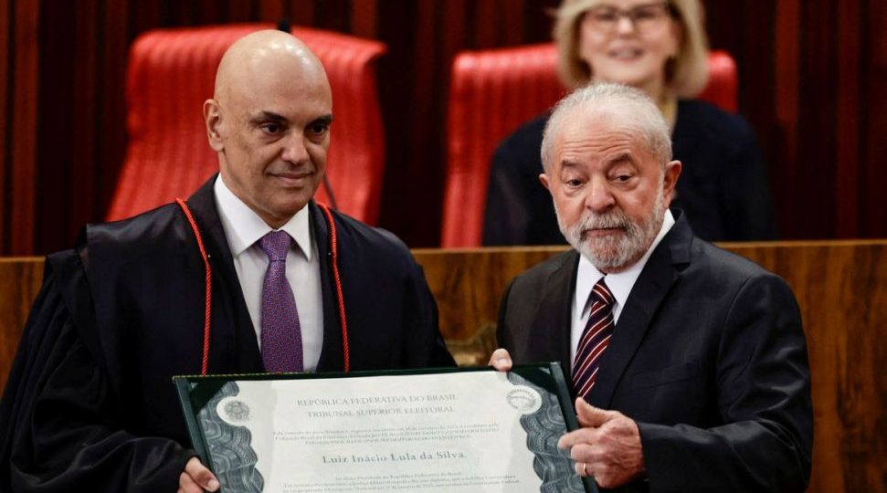Lula e Alckmin são diplomados no TSE, Lula defende democracia em discurso após diplomação