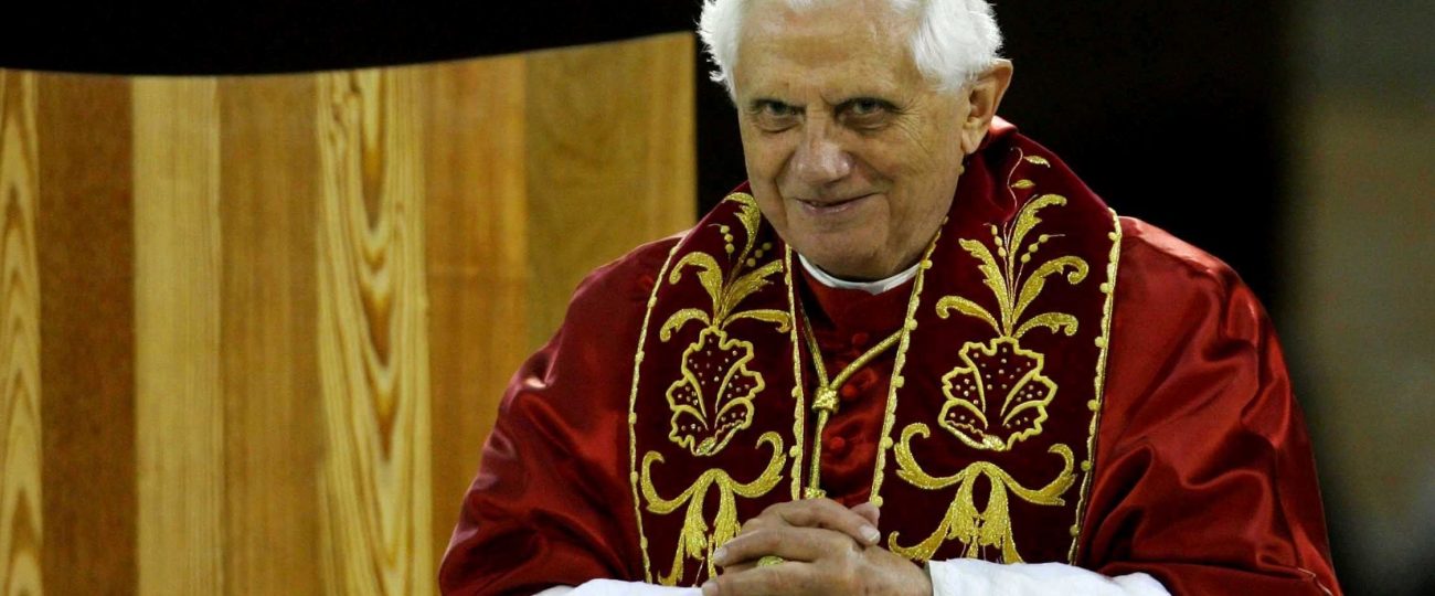 Bento XVI, Papa emérito,  morre aos 95 anos