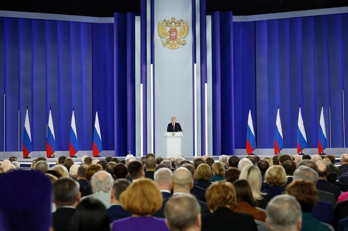 Perto de completar um ano de guerra contra Ucrânia, Putin culpa Ocidentais pelo conflito.