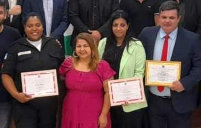 Vereadora do município de Queimados homenageia mulheres e o presidente da OAB Queimados