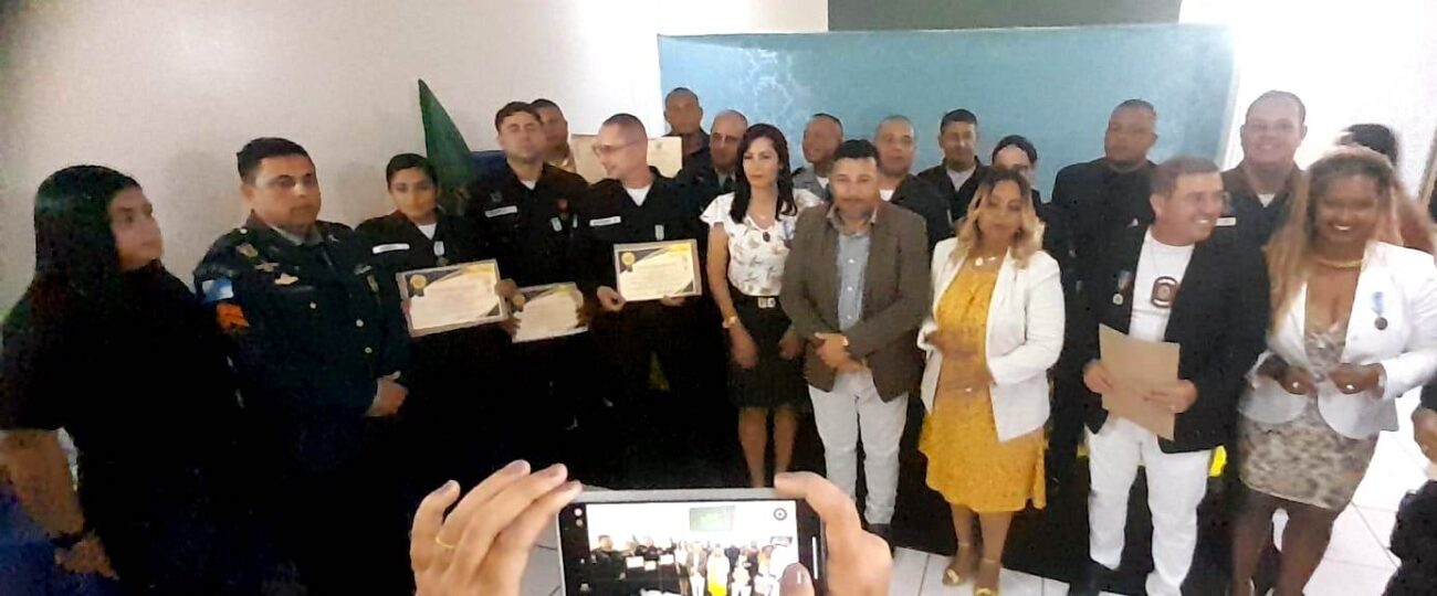 Policiais Militares, um Jornalista e um Advogado são homenageados em Queimados, na Baixada Fluminense