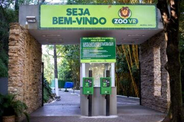 Zoo de Volta Redonda completa 42 anos; animais recebem bolos e doces em comemoração
