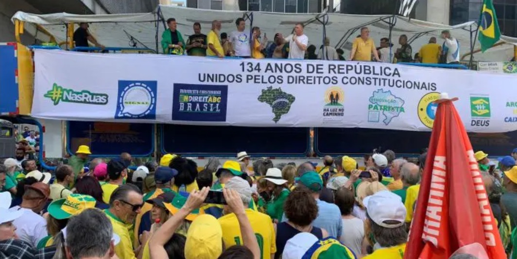 Brasil volta a ter manifestações de rua contra o atual governo e contra o STF