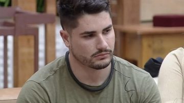 Lucas Souza toca o sino e desiste do reality A Fazenda 2023