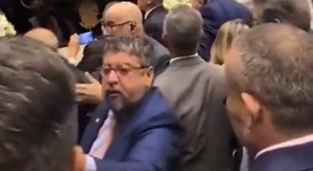 Presidente recebido com vaias e Show de agressão no Congresso Nacional em Brasília