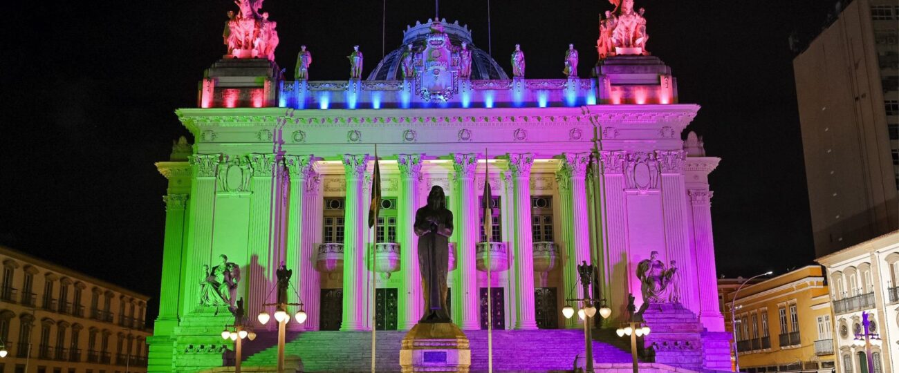 Em homenagem ao Dia Mundial de Doenças Raras Palácio Tiradentes recebe iluminação