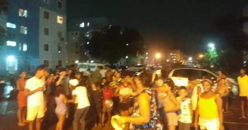 Revoltados moradores de Condomínios em Queimados promovem Panelaço