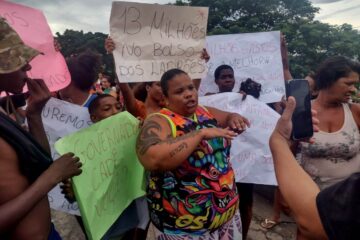 Moradores dos Condomínios Valdariosa em Queimados, em protesto, fecham rodovia Presidente Dutra
