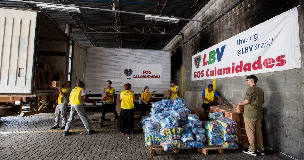 Instituto Júlio Simões disponibiliza caminhão da JSL para transportar doações para regiões atingidas pela chuva