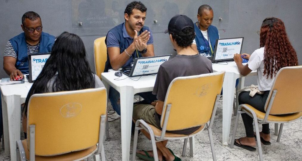 Atenção para 2,4 mil vagas de emprego hoje no município do Rio