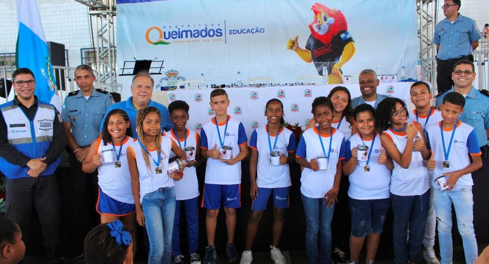 Alunos da rede municipal de Queimados participam de formatura do Proerd