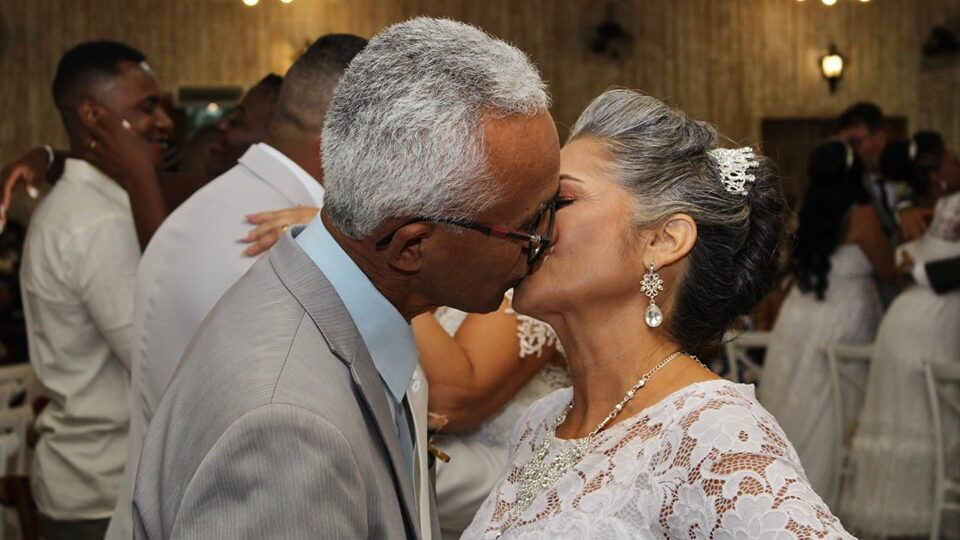 Sim ao amor! Casais realizam o sonho do casamento em Queimados