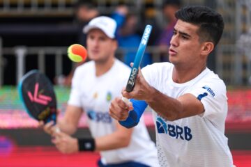 Daniel Mola vence partidas e ajuda Brasil a se garantir nas quartas da Copa do Mundo de Beach Tennis