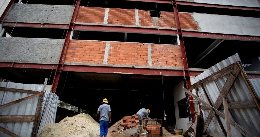 Obras de reforma e ampliação do Hospital São João Batista em Volta Redonda avançam bastante