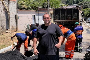 Prefeitura de Queimados realiza mutirão de limpeza e operação tapa-buraco na Pedreira