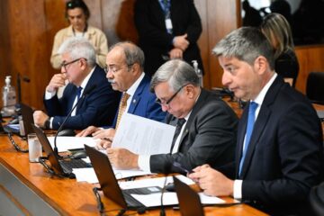 Clubes têm direito a uso exclusivo de seus símbolos, aprova CCT