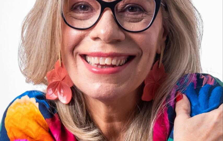 Georgia Annes participa da  1ª Feira de Literatura e Artes da Semana dos Museus com “Pés Descalços na Areia”, no próximo dia 17 