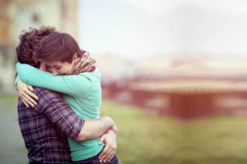 Conheça os benefícios de um simples abraço